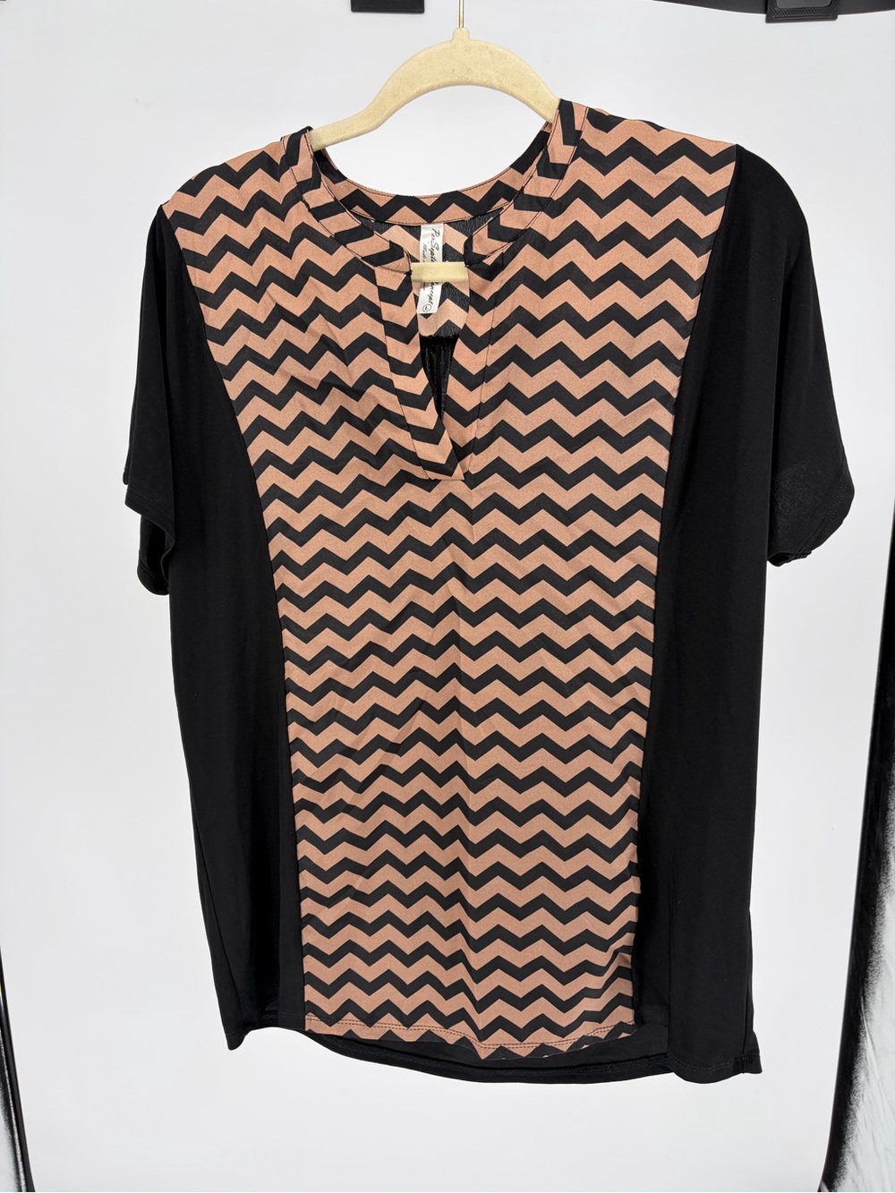 PerSeption Concept Black and Blush Chevron Short Sleeve Top